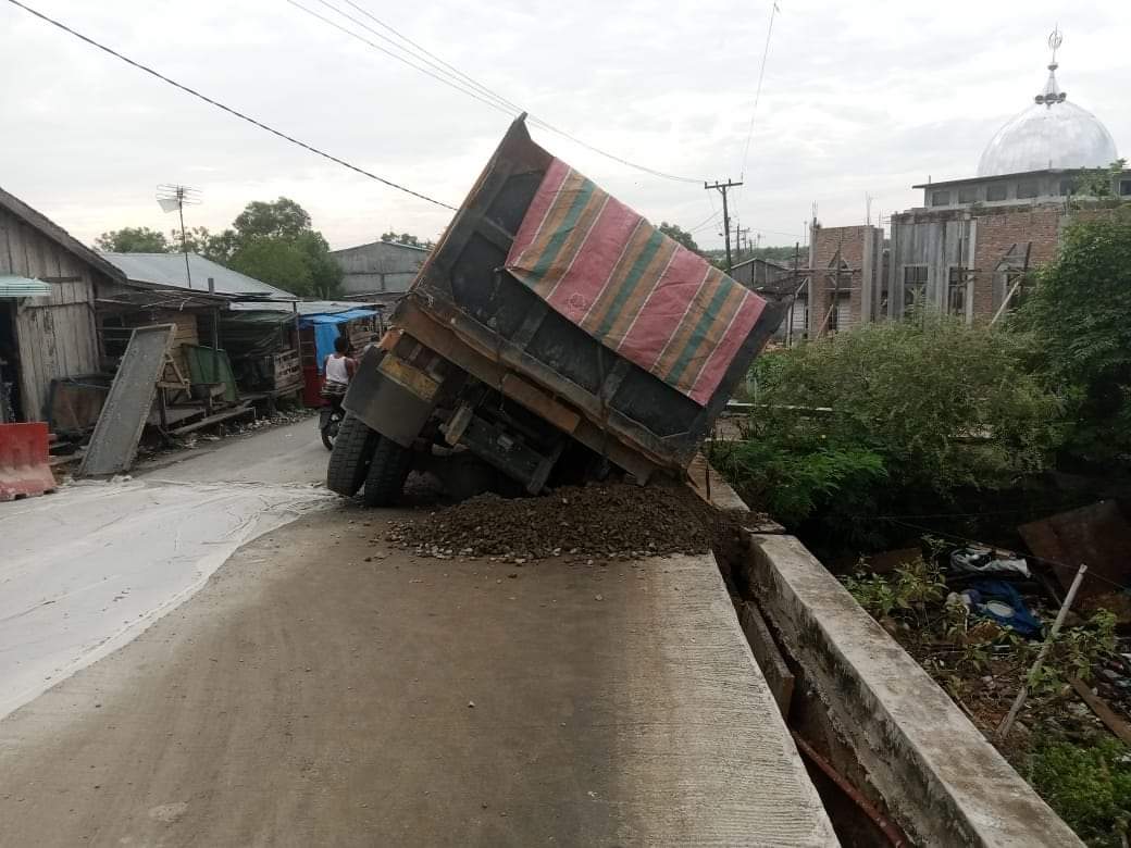 Belum Selesai Perbaikan Bahu Jalan Jembatan Titi Tanjung Tiram Sudah Rusak