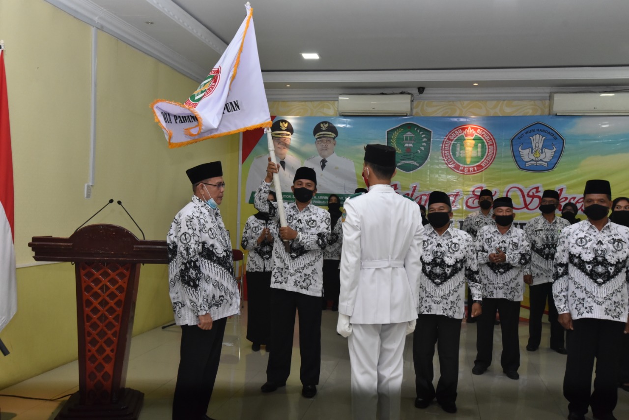 Ketua PGRI Sumut Lantik Pengurus Kota Padangsidimpuan