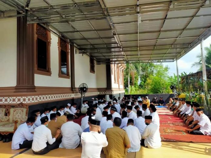 Satu Tahun Wafatnya Mantan Bupati Bireuen Keluarga Besar Gelar Tahlilan dan Doa Bersama