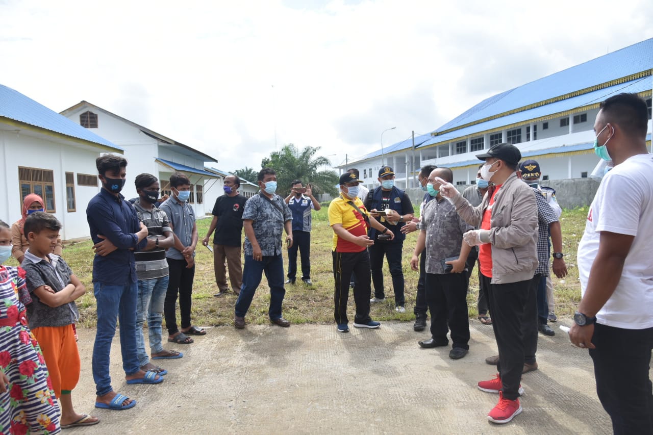 Bupati Batu Bara Pulangkan 18 Imigran ke Tempat Asal