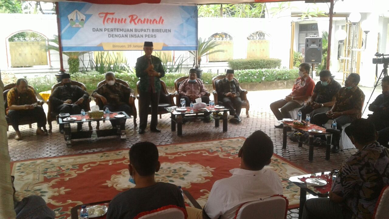 Bupati Sulahturahmi Bersama Wartawan Bireuen
