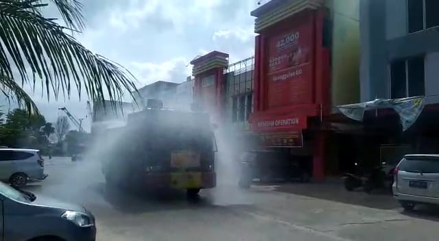 Cegah Penyebaran Covid-19 Polda Kepri Lakukan Penyemprotan Disinfeksi