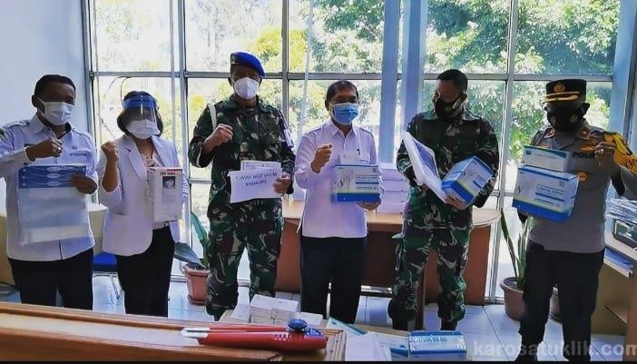 Terima Bantuan Ini Harapan Bupati Karo kepada Direktur RSUD