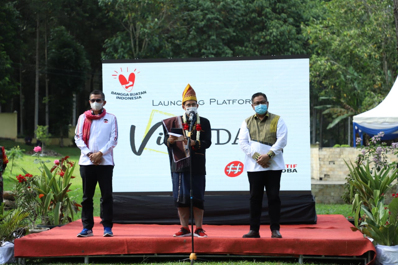 Sandiaga Salahuddin Uno Kunjungi Taman Wisata Iman dan Kampung Ulos Desa Silalahi