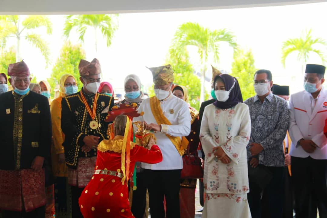 Tiba di Bumi Rafflesia Gubernur Rohidin Disambut Secara Adat Bengkulu