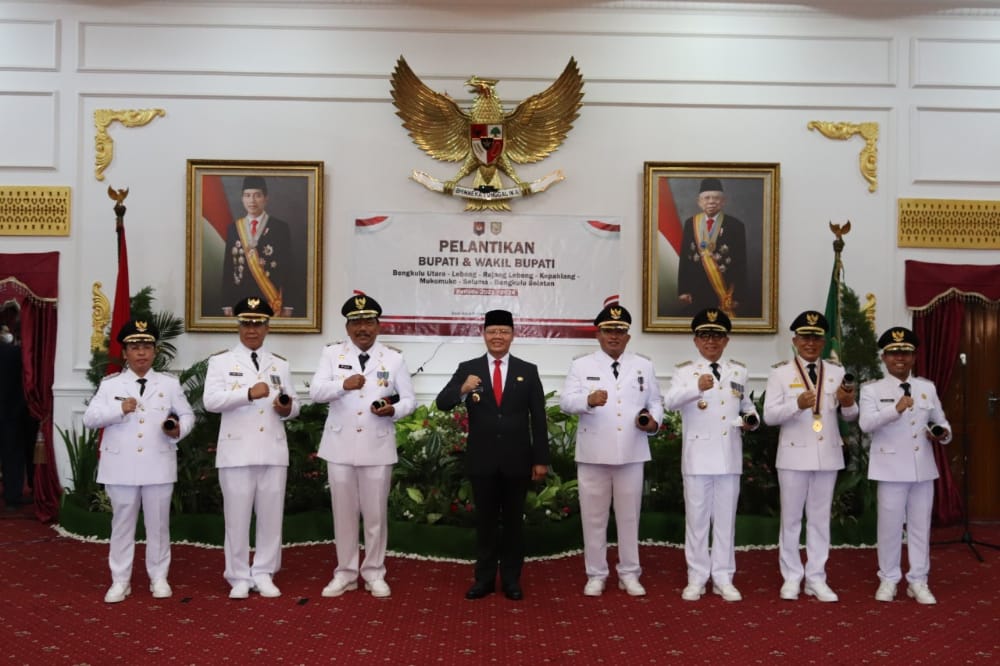 Dilantik Gubernur Rohidin Tujuh Bupati di Bengkulu Resmi Bertugas