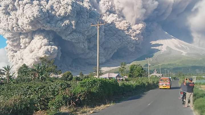 Gunung Sinabung Kembali Meletus Masyarakat Diminta Waspada
