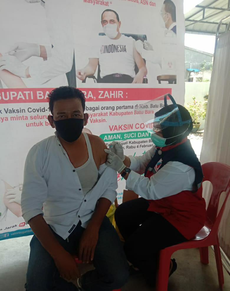 Kades Mekar Laras Ridwan Siagian Terima Vaksinisasi Tahap II