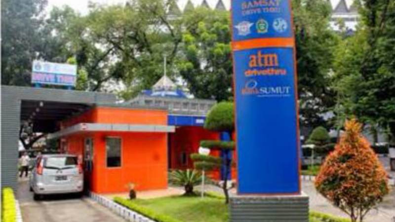 Polda Sumut Arahkan Masyarakat Bayar Pajak Kendaraan Ke Drive Thru di Iman Bonjol