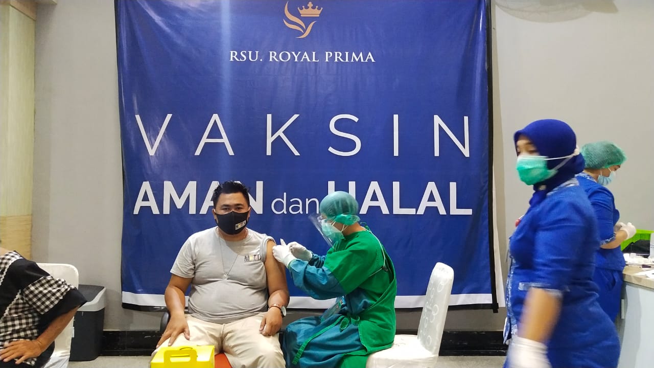 Wartawan Unit Pemko Medan Divaksin