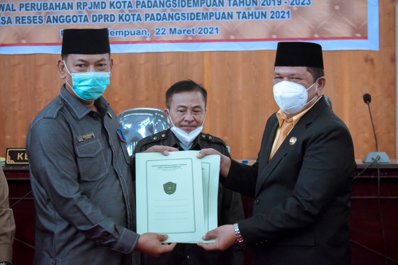 Walikota Padangsidimpuan Hadiri Rapat Paripurna Atas LKPJ TA 2020