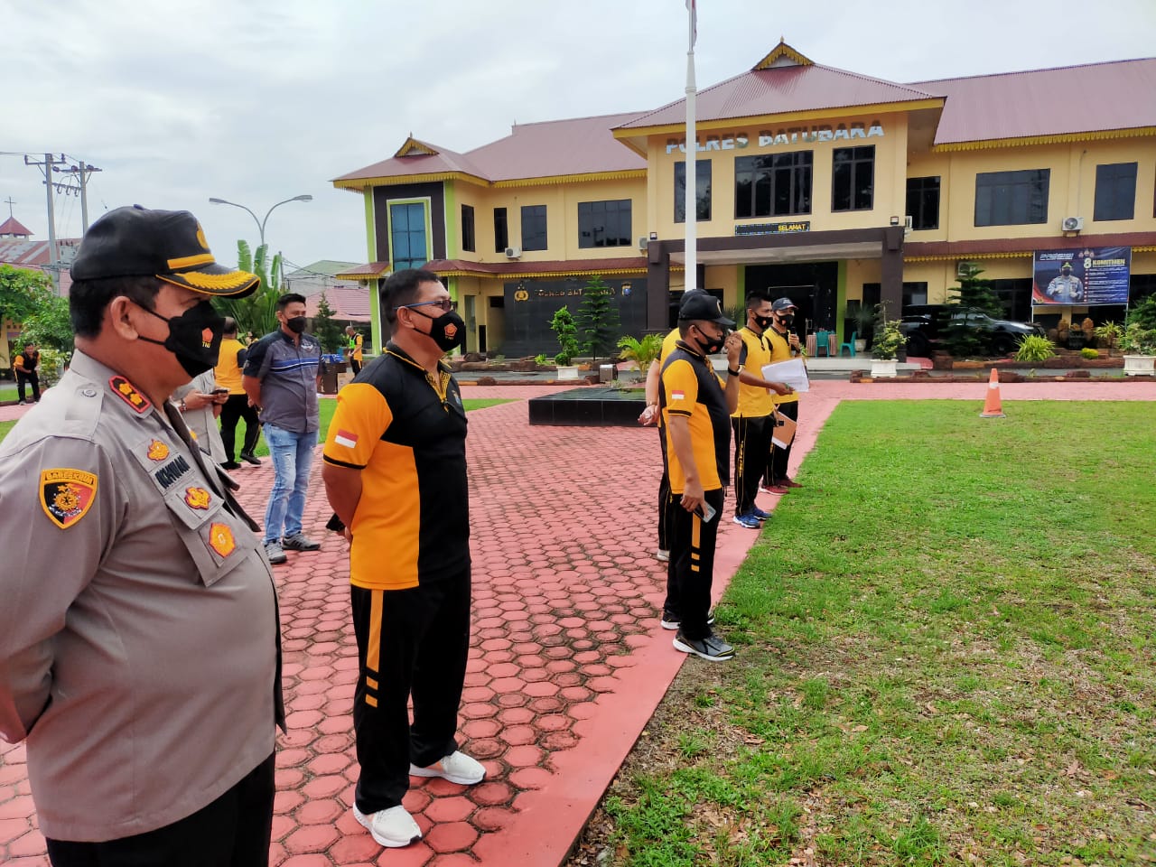Kapolres Batu Bara Ajak Personil Hidup Sehat Melalui Kesamaptaan Jasmani
