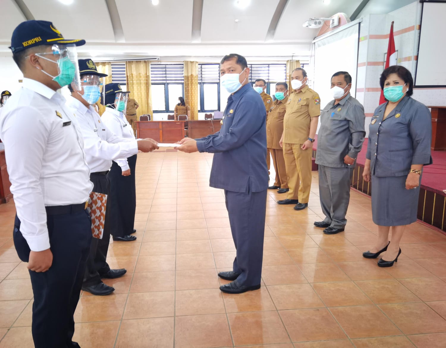 Bupati Karo Serahkan 83 SK PPPK  dan 2 Calon ASN STTD TA 2020