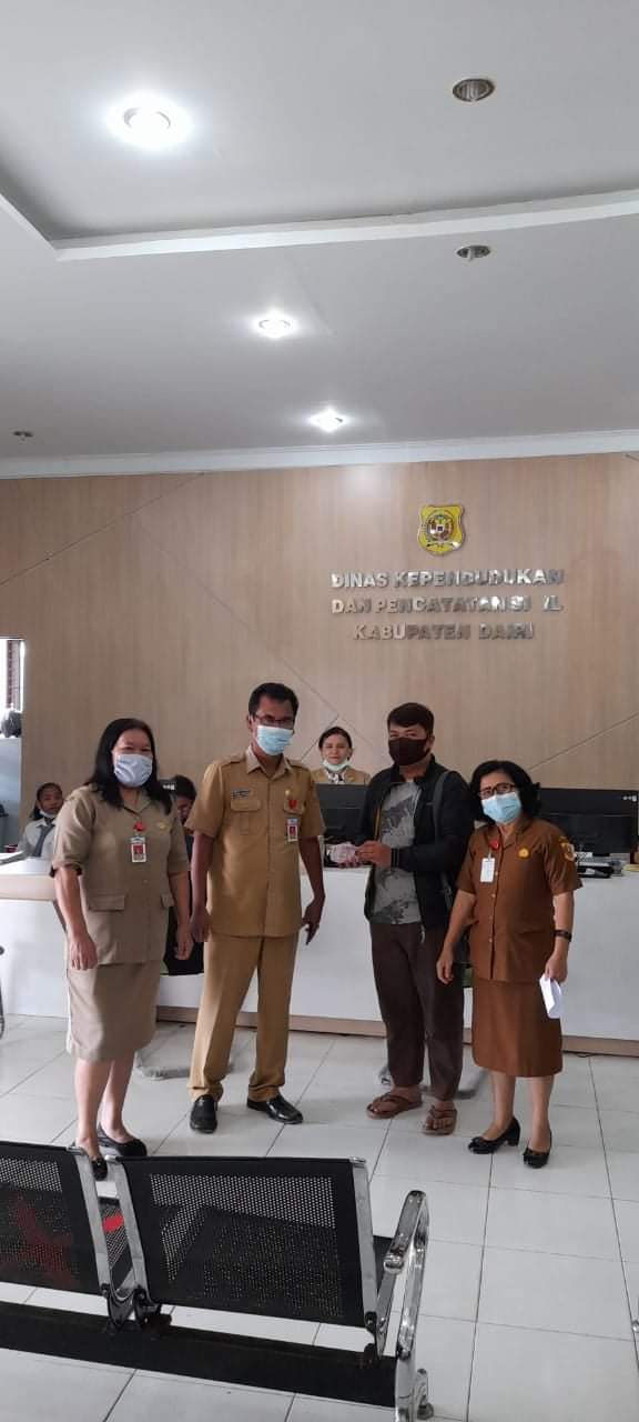 Tiga SD Negeri dan Satu PAUD Terima KIA dari Dukcapil Dairi