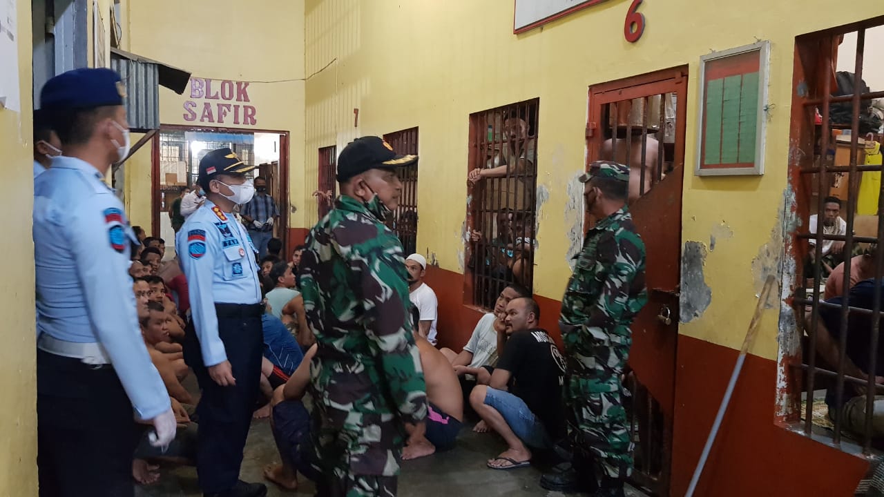 Peringati HBP ke-57 Lapas Kelas II A  Labuhan Ruku Gelar Razia Gabungan 