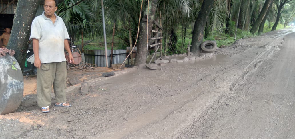 Curhatan Warga Keluhkan Jalan Nasional di Labuhanbatu : Mengganggu Aktivitas Perekonomian Hingga Laka Lantas