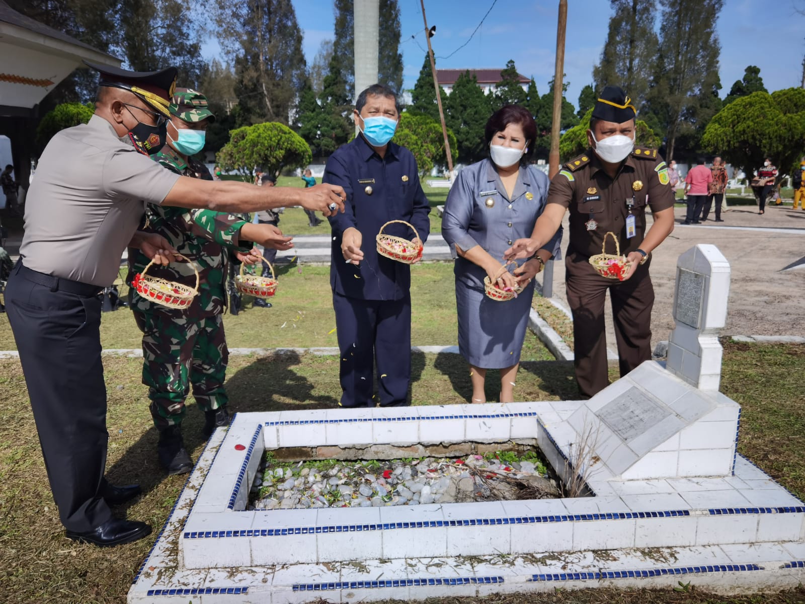 Peringati Ultah LVRI ke-64 di Makam Pahlawan Ini Hal yang Buat Bupati Karo dan Wabup Kecewa