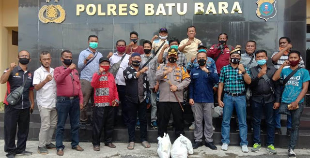Kapolres Batu Bara Berbagi Sembako ke Jurnalis