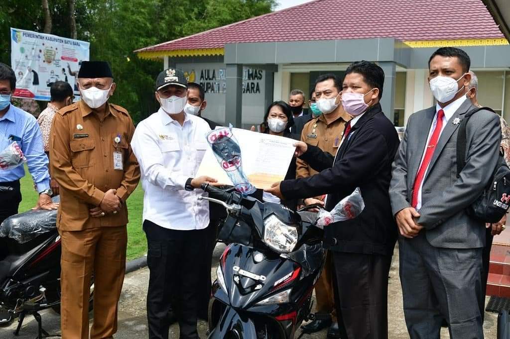 Bupati Batu Bara Berikan 11 Unit Sepeda Motor Ke Organisasi Keagamaan Kristen