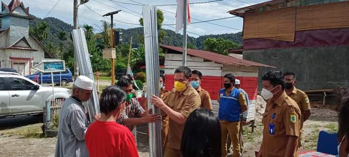 Bentuk Kepedulian Kepada Warga Bupati Pakpak Bharat Serahkan Bantuan