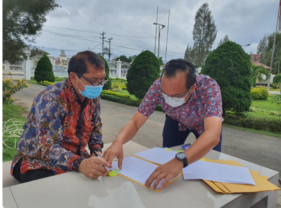 Hari Terakhir Menjabat Bupati Terkelin : Tak Ada Gading yang Tak Retak