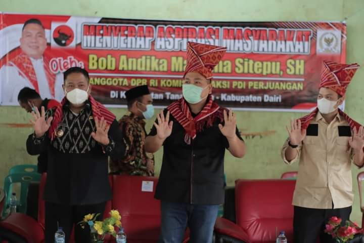Desa Lau Tawar Sambut Kedatangan Anggota DPR RI Komisi V Bersama Bupati Dairi