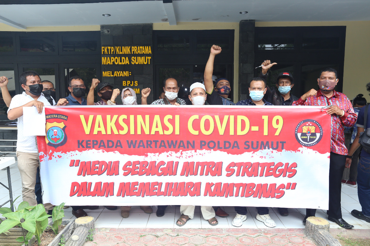 Wartawan Polda Sumut Ikuti Vaksinasi