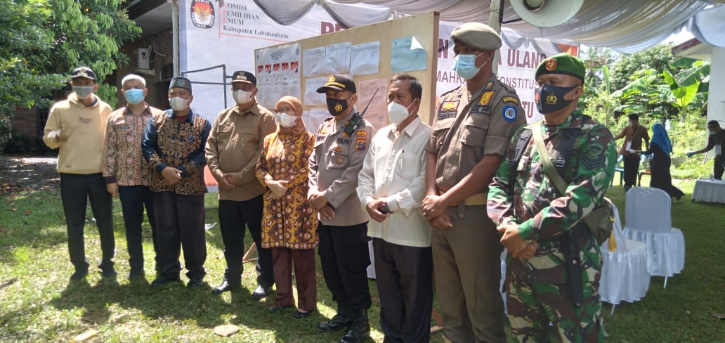 Sekda Provsu dan Pj Bupati Labuhanbatu Tinjau TPS PSU Bakaran Batu