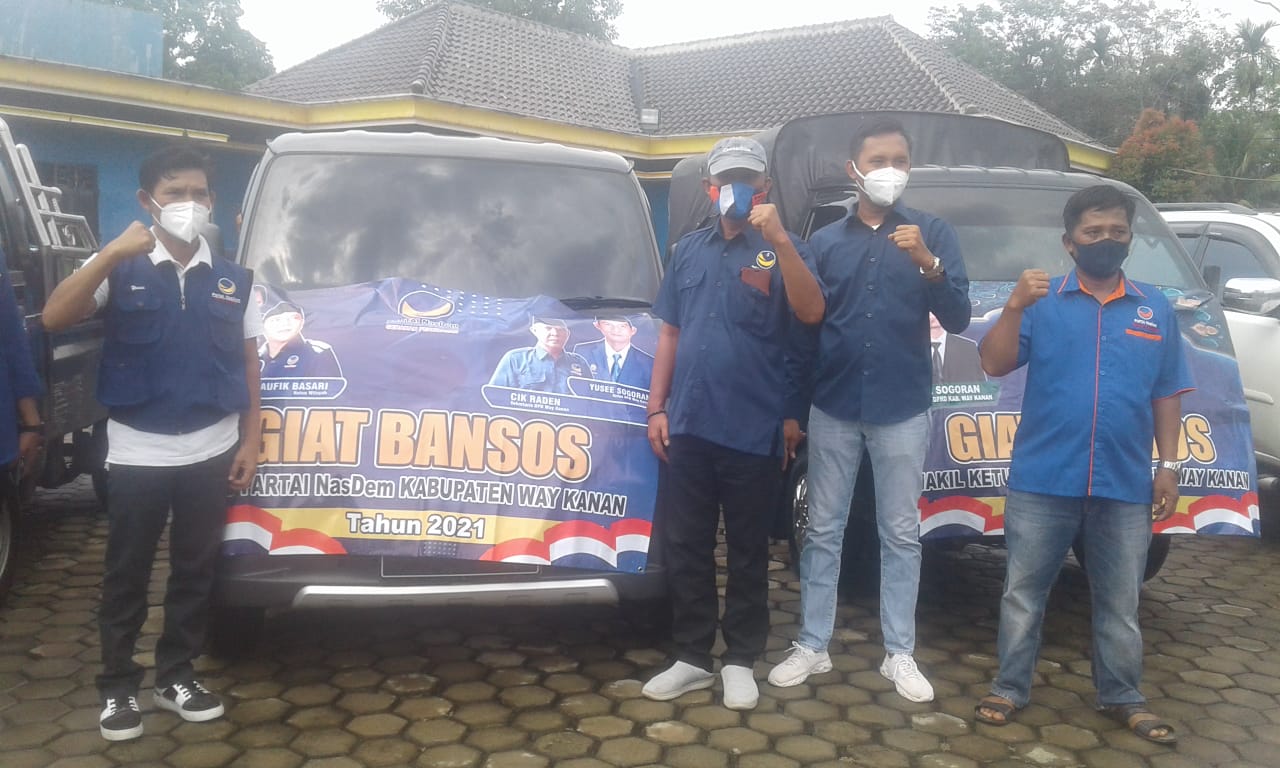 Nasdem Way Kanan Bagikan 1.700 Bingkisan Paket Lebaran
