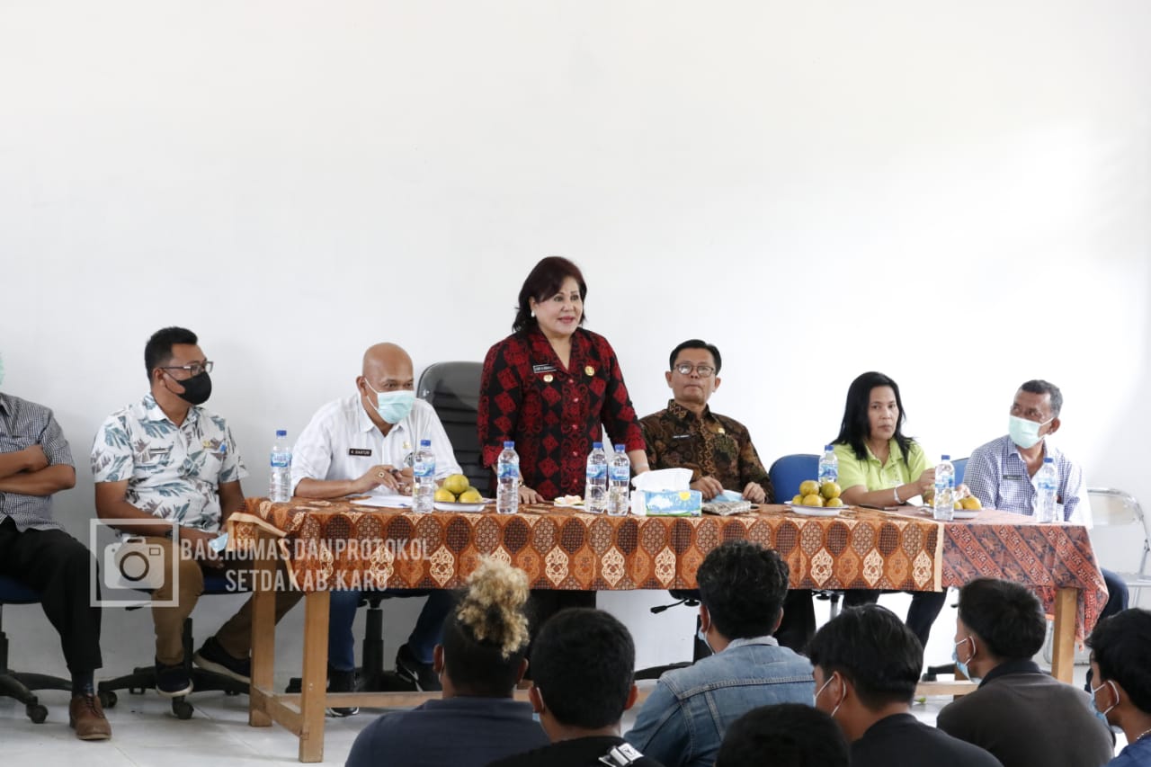 Tinjau SMPN 2 Laubaleng Di Desa Kutambelin  Ini Harapan Bupati Karo