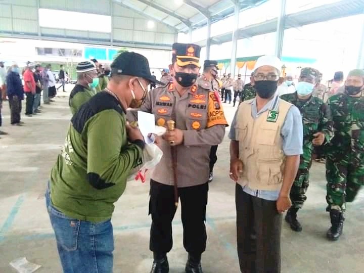 Penarik Betor Tanjung Tiram Terima Bantuan Sembako Kapoldasu
