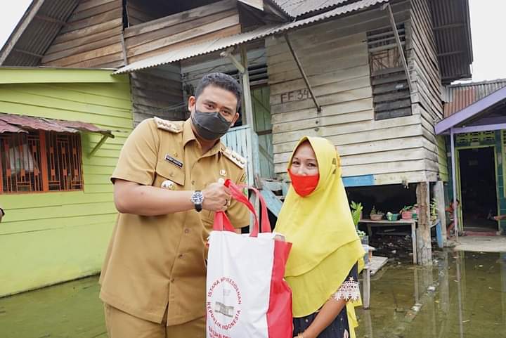 Walikota Medan Salurkan 700 Paket Sembako
