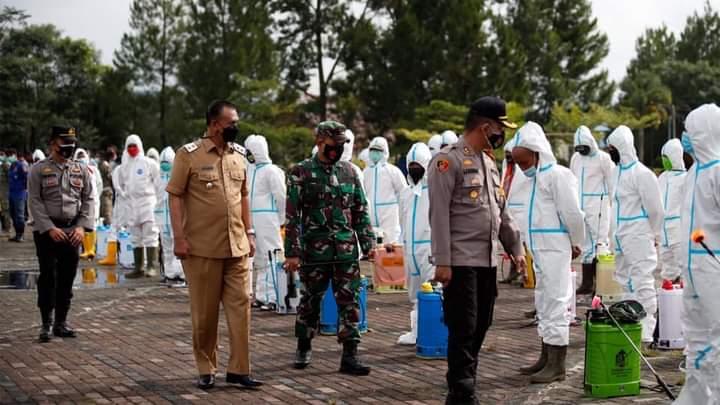 Pencanangan Penyemprotan Disinfektan Serentak Ratusan Personil Dikerahkan