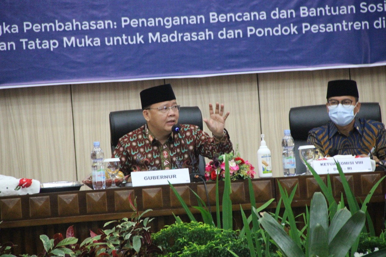 Tanggapi Tindakan Sekolah Terhadap Siswi Viral Berikut Poin Penting Penyampaian Gubernur Rohidin