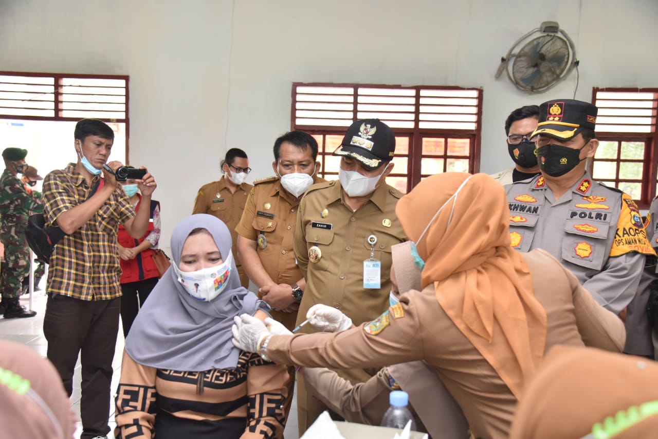 Bupati Batu Bara dan Kapolres Tinjau Vaksinasi Lansia
