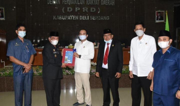 Wabup Deliserdang Sampaikan Ranperda Pertanggungjawaban APBD TA 2020