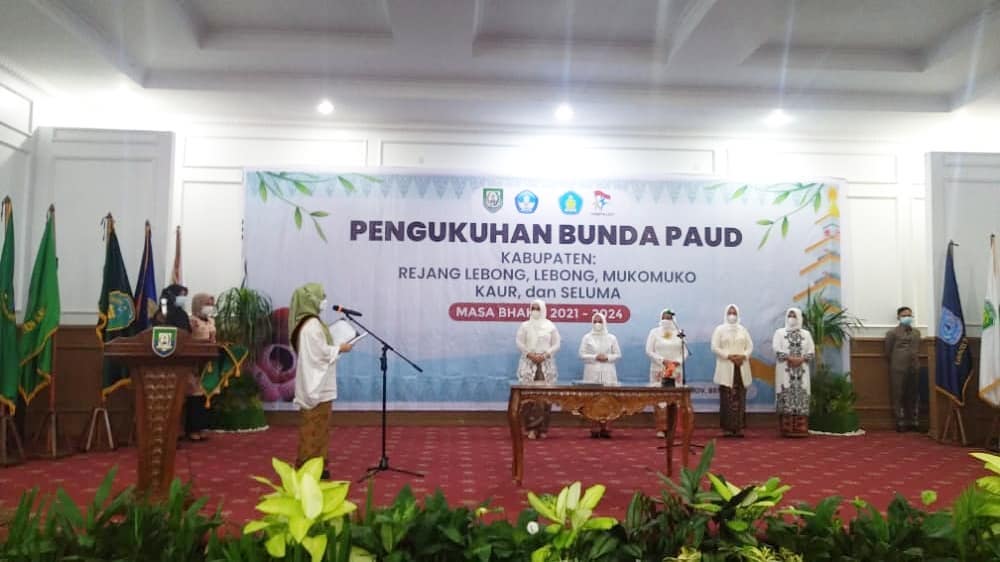 Bunda PAUD Provinsi Kukuhkan Lima Bunda PAUD Kabupaten