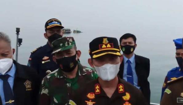 Kejari Belawan Tenggelamkan 3 Kapal Ilegal di Tengah Laut