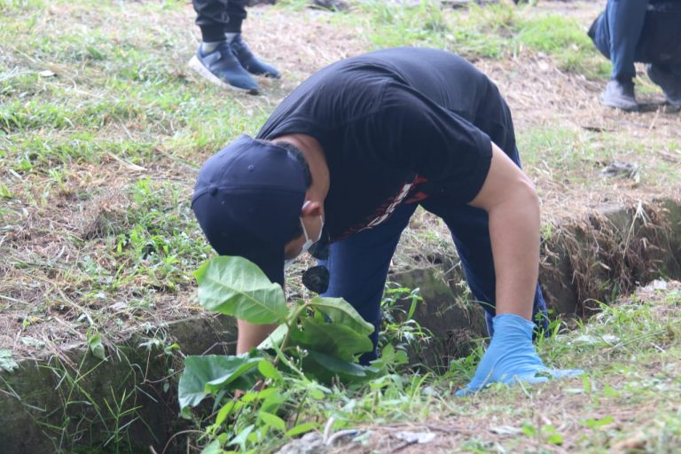 Pantau Kebersihan Wawali Bersih-bersih Hingga Masuk Selokan
