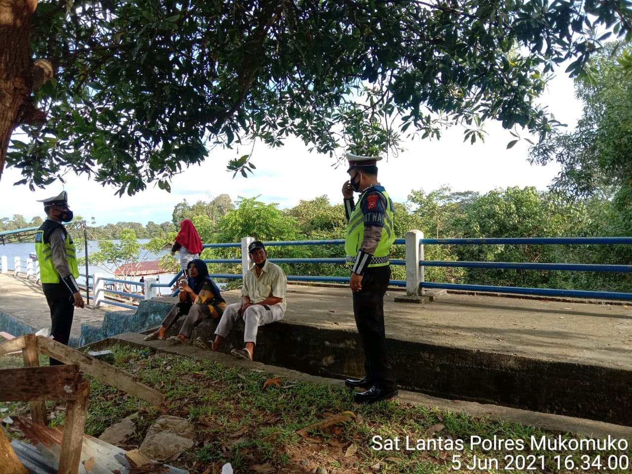 Sat Lantas Polres Mukomuko Himbau Warga Patuhi Prokes