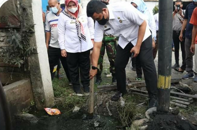 Warga Keluhkan Drainase Walikota Medan Turun ke Lapangan