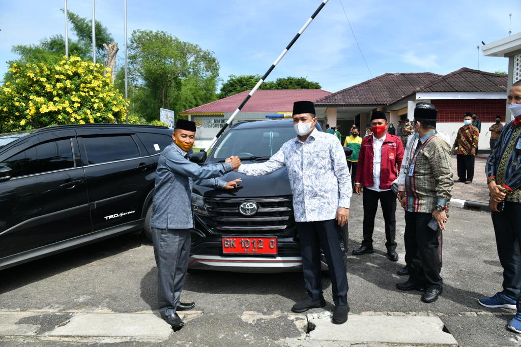Bupati Batu Bara Serahkan Mobil dan Motor Ke Ormas Keagamaan