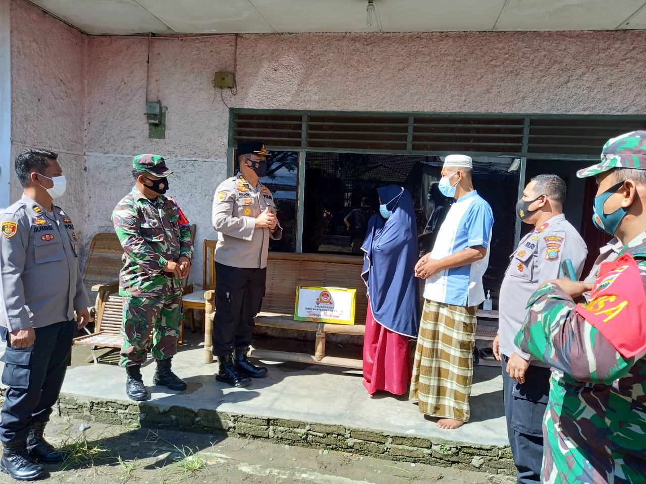 Idap Sakit Gagal Ginjal Kapoldasu Berikan Tali Asih Kepada Anggota Babinsa Serda Sugianto