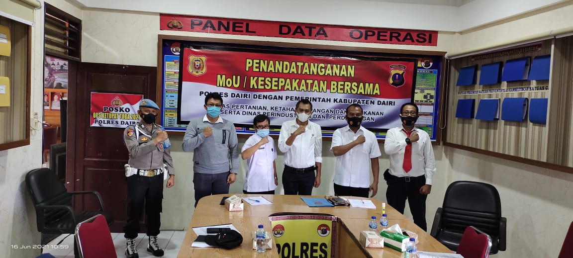 Kadis Pertanian Dan Polres Dairi Lakukan Penandatanganan Nota Kesepakatan
