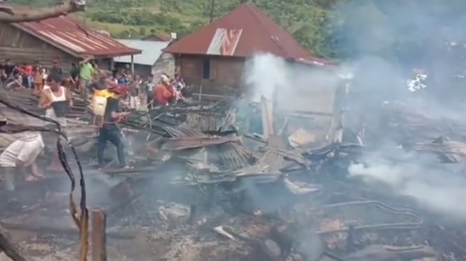 11 Rumah di Desa Ujung Deleng Karo Ludes Terbakar