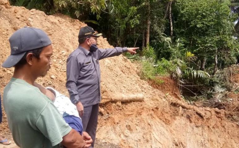 Tindaklanjuti Aspirasi Masyarakat Ketua Komisi I DPRD Benteng Tinjau Jembatan