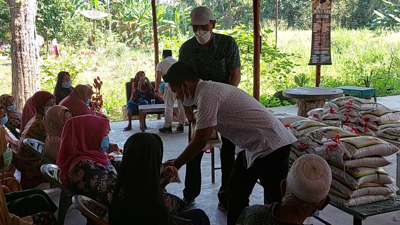 Roadshow di Datuk Tanah Datar Kadin Batu Bara Bagikan Paket Sembako 