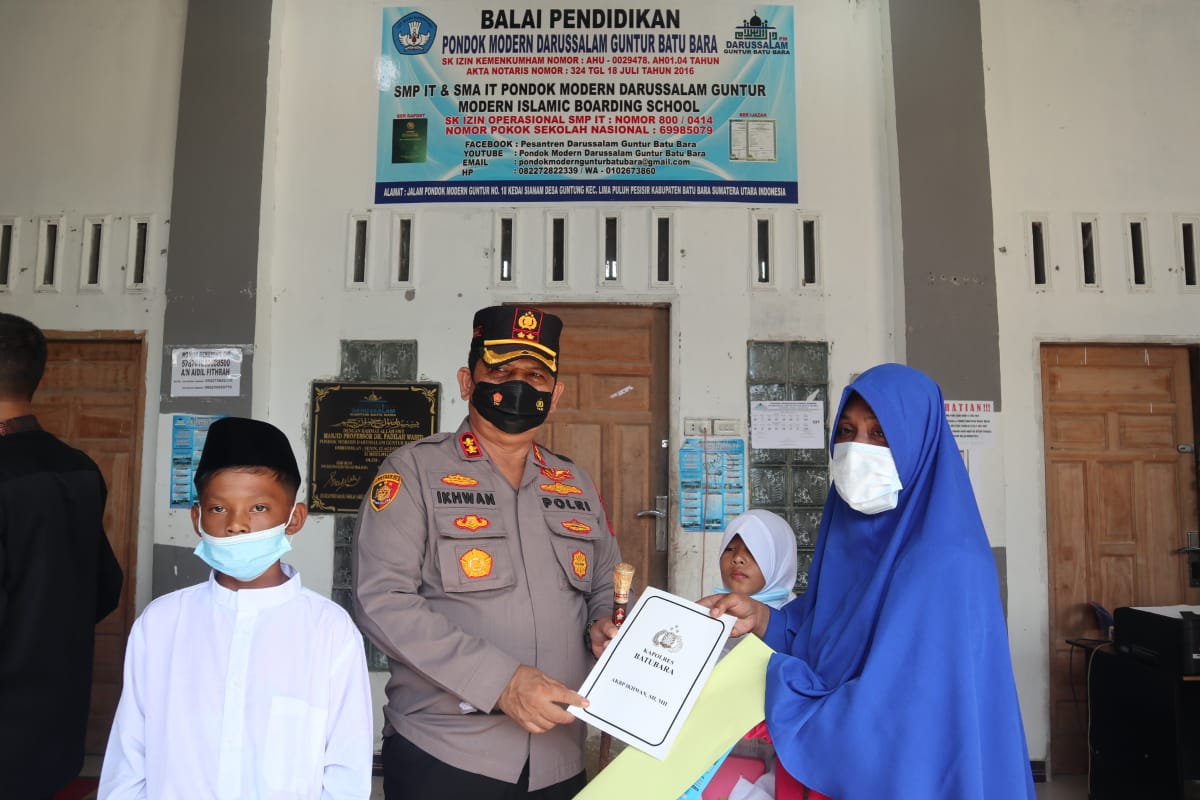 Kapolres Batu Bara Biayai Anak Pemulung Sekolah Pesantren