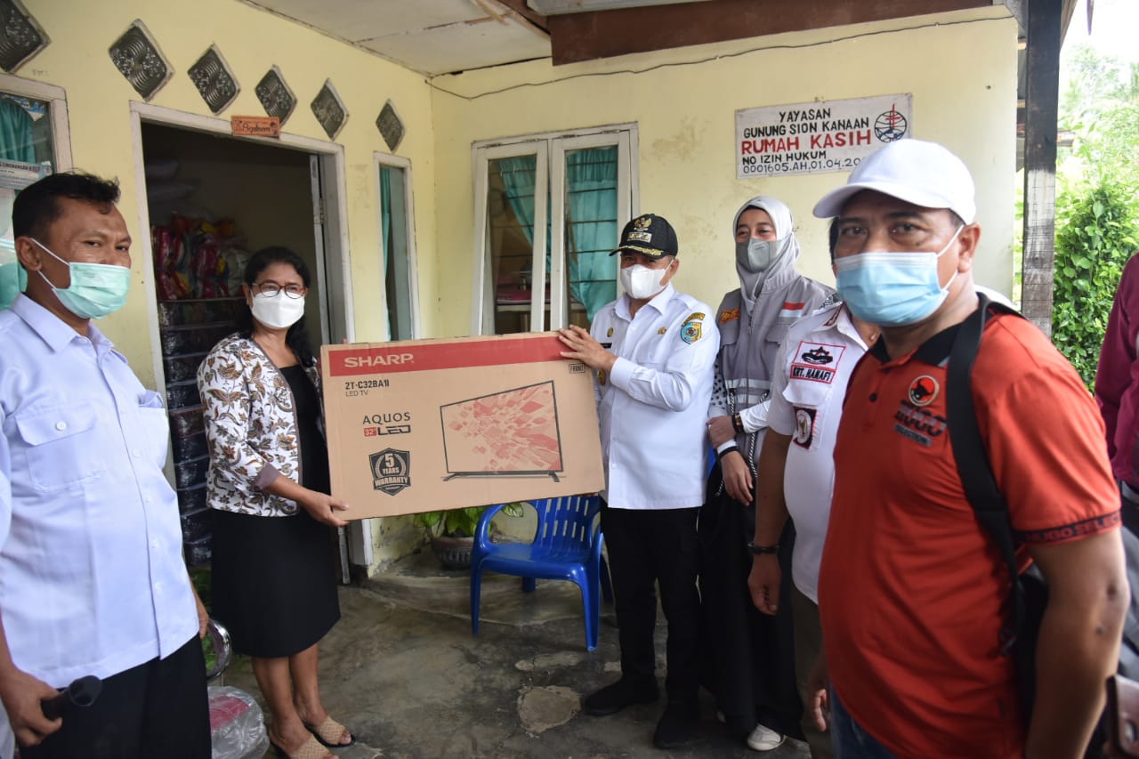 Bupati Batu Bara Bersama Ketua BK3S Berikan Bantuan Ke Yayasan Rumah Kasih