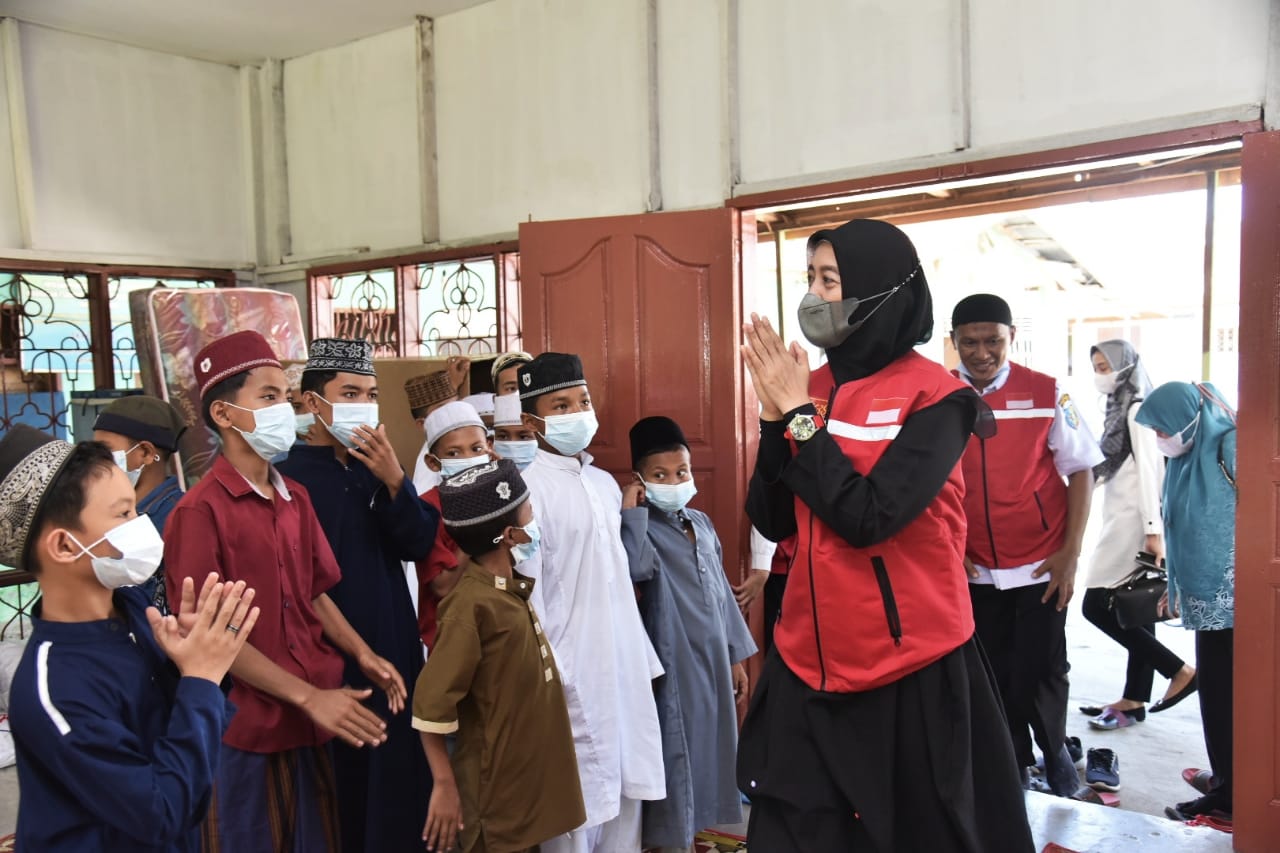 Maya Indriasari Berikan Bantuan Ke Panti Asuhan Khusnul Khatimah